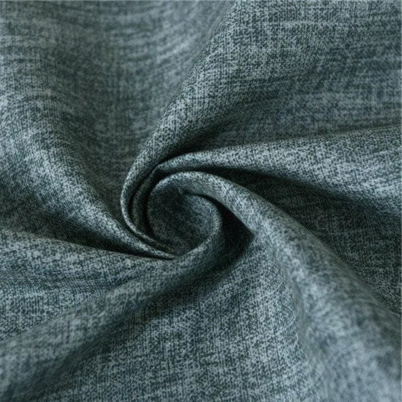 Tissu texturé gris avec un motif subtil, idéal pour des créations élégantes et modernes. Parfait pour la couture de vêtements et accessoires raffinés.