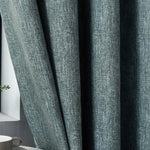 Rideau élégant gris foncé pour salon moderne, offre une ambiance sophistiquée. Idéal pour filtrer la lumière tout en ajoutant une touche de style à votre décoration intérieure. Ajustement facile pour toutes les fenêtres.