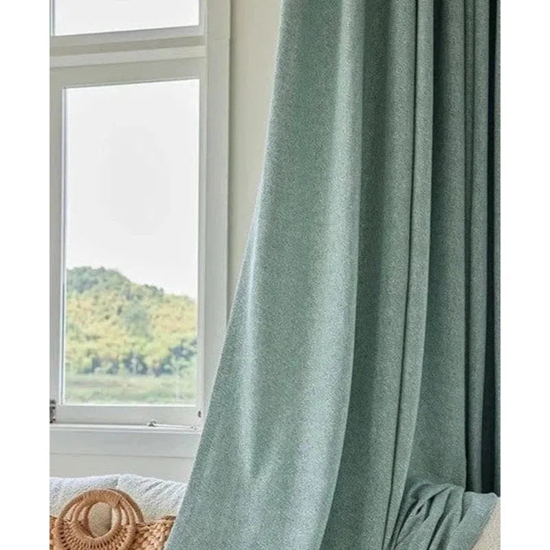 Rideaux opaques bleu-vert pour salon, apportant une touche élégante et moderne à votre intérieur. Idéal pour tamiser la lumière du jour tout en préservant l'intimité. Parfait pour compléter la décoration de votre maison avec style et sophistication.