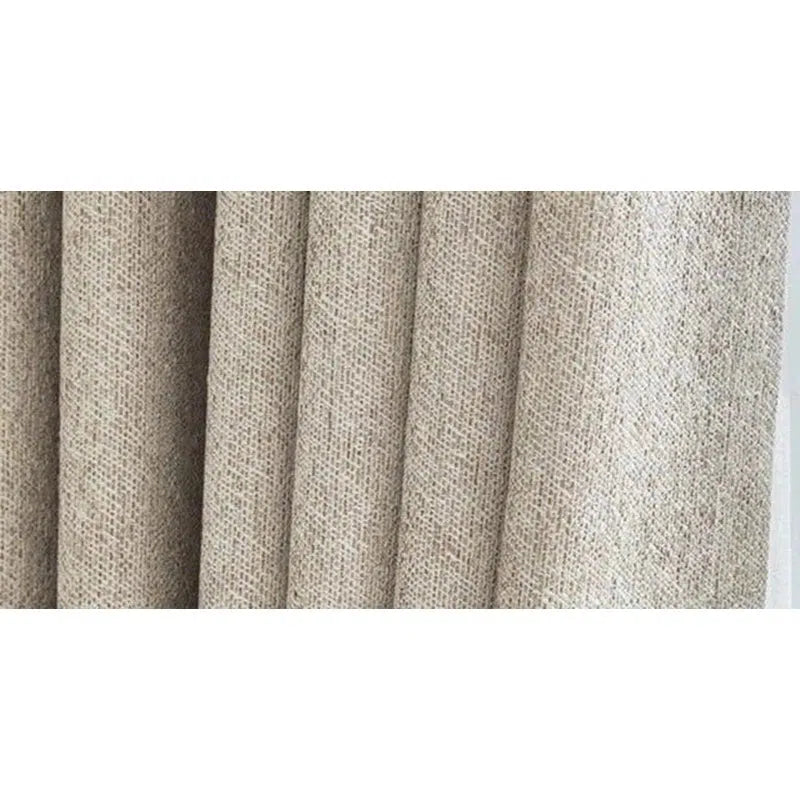 Rideaux épais couleur neutre pour une décoration d'intérieur élégante. Ces rideaux ajoutent une touche sophistiquée à votre espace, réduisant la lumière et augmentant l'intimité. Parfaits pour le salon ou la chambre, ils complètent tout type de décoration moderne ou classique.