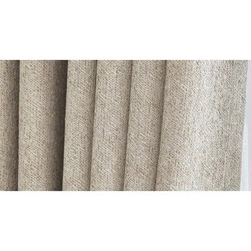 Rideaux épais couleur neutre pour une décoration d'intérieur élégante. Ces rideaux ajoutent une touche sophistiquée à votre espace, réduisant la lumière et augmentant l'intimité. Parfaits pour le salon ou la chambre, ils complètent tout type de décoration moderne ou classique.