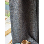 Rideau élégant gris, idéal pour décorer votre salon ou chambre. Ce modèle moderne apporte une touche sophistiquée à votre intérieur et filtre subtilement la lumière, créant une ambiance chaleureuse et accueillante. Adapté pour toutes les fenêtres, ce rideau complète parfaitement votre décoration intérieure en ajoutant du caractère à votre espace de vie.