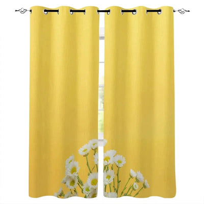 Paire de rideaux opaques jaunes avec motif floral blanc, idéale pour apporter une touche de couleur et de fraîcheur à votre intérieur. Ces rideaux lumineux embelliront votre salon, chambre ou salle à manger, tout en offrant une bonne occultation pour préserver votre intimité. Le design moderne et élégant s'adapte à tous les styles de décoration. Parfaits pour un renouveau printanier de votre décoration intérieure.