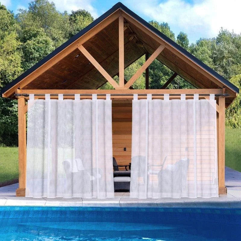 Pavillon élégant avec rideaux translucides, idéal pour ajouter une touche de sophistication à votre espace extérieur. Parfait pour s'abriter du soleil tout en profitant de la vue sur la piscine et le jardin environnant. Transformez votre extérieur en un coin détente chic et moderne grâce à ce pavillon bien conçu.