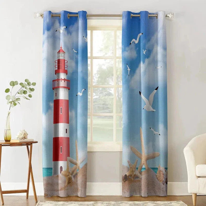 Rideaux décoratifs avec motif de phare et de plage, parfaits pour ajouter une touche maritime et apaisante à votre intérieur. Ce design original avec des mouettes et des étoiles de mer évoque un esprit de vacances, transformant votre salon en un véritable havre de paix côtier. Idéal pour ceux qui souhaitent insuffler une ambiance marine à leur maison.