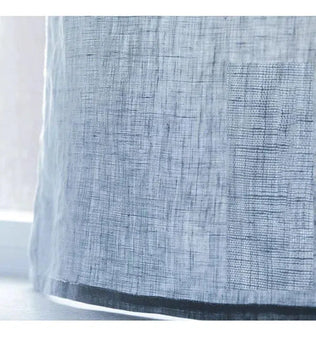 Rideau translucide bleu clair avec un effet texturé subtil. Idéal pour ajouter une touche douce et élégante à votre décoration intérieure tout en permettant à la lumière naturelle de filtrer agréablement. Adapté pour salon, chambre ou bureau, ce rideau est parfait pour créer une ambiance apaisante et lumineuse.