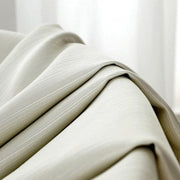 rideaux modernes texturés beige clair semi transparents fin rayures verticales plis flamands passe tringle