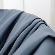 housse couvre canapé moderne bleu ardoise texture gaufrée plissée sans transparence