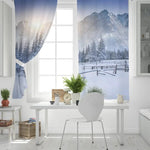 Rideaux décoratifs avec motif de paysage enneigé, ajoutent une touche apaisante à votre intérieur. Idéal pour créer une ambiance montagneuse et lumineuse dans votre salon ou bureau. Design naturel et élégant, parfait pour l'hiver et les amateurs de nature. Transformez votre espace avec ces magnifiques rideaux paysagers.