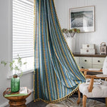 Rideaux élégants aux motifs multicolores, parfaits pour ajouter une touche de style à votre salon. Idéals pour filtrer la lumière tout en embellissant la pièce. Accessoire déco tendance et pratique pour un intérieur raffiné.