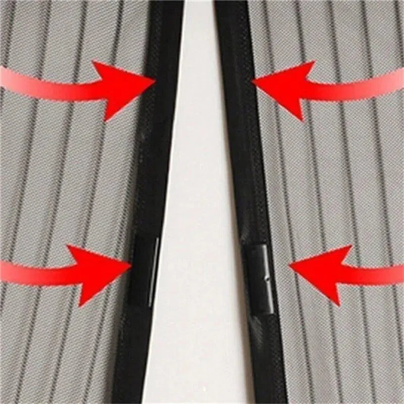 Image d'une moustiquaire magnétique pour portes, facilitant l'ouverture et la fermeture automatiques. Le système magnétique assure une protection efficace contre les insectes tout en permettant une circulation d'air optimale. Idéal pour les maisons, les appartements et les espaces extérieurs.