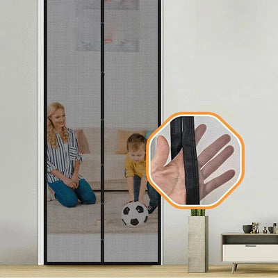 Porte moustiquaire magnétique pour porte-fenêtre, facile à installer, idéale pour garder les insectes dehors tout en permettant la circulation de l'air à l'intérieur. Pratique pour les maisons avec enfants ou animaux domestiques, se referme automatiquement après le passage. Solution efficace pour améliorer le confort chez soi tout en préservant un design moderne et discret.