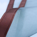 Bande de filet translucide avec rebord marron, idéale pour la fabrication ou la réparation de moustiquaires et de barrières de protection. Design élégant pour une intégration facile dans tout environnement.