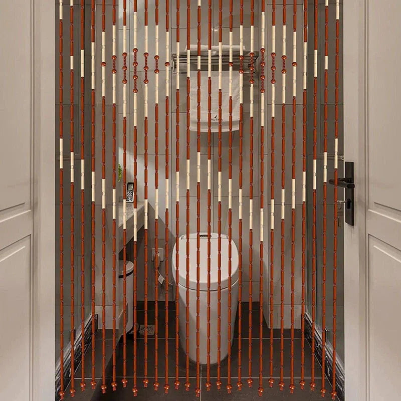 Rideau d’intérieur décoratif pour porte, idéal pour séparer les espaces dans la maison avec style. Design original avec motifs géométriques, parfait pour ajouter une touche unique à votre décoration intérieure. Adapté pour salle de bain ou cuisine, il offre une solution pratique pour diviser les pièces tout en conservant une ambiance accueillante et esthétique.