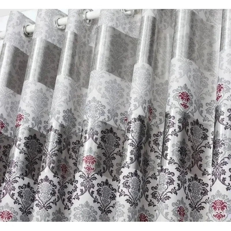Rideaux élégants à motifs baroques, coupons de rideau avec œillets intégrés. Design raffiné avec des motifs floraux subtils en gris, argenté et touches de rouge. Parfaits pour ajouter une touche de sophistication et de style à un salon ou une chambre. Adaptés à une décoration intérieure classique ou moderne.