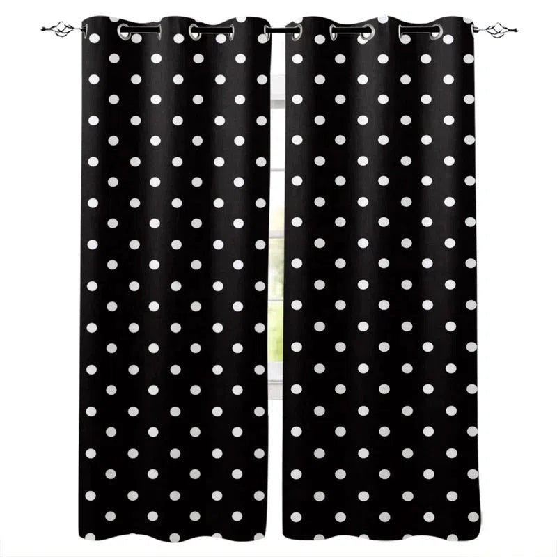 Rideaux à pois noirs et blancs pour une décoration moderne et élégante. Parfaits pour ajouter une touche de style à votre salon ou chambre. Faciles à installer grâce aux œillets intégrés, ces panneaux offrent une excellente couverture des fenêtres tout en apportant une ambiance cosy à votre intérieur. Idéals pour tamiser la lumière et créer un environnement accueillant.