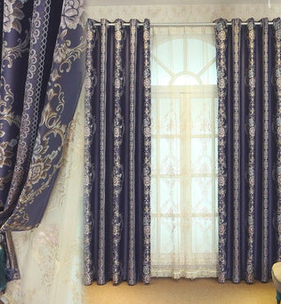 Rideaux élégants avec motifs floraux dans des tons sombres, ajoutent une touche de sophistication à votre intérieur. Parfaits pour le salon ou la chambre, ces rideaux ornés créent une ambiance accueillante et chaleureuse, tout en filtrant la lumière extérieure.