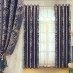 Rideaux élégants avec motifs floraux dans des tons sombres, ajoutent une touche de sophistication à votre intérieur. Parfaits pour le salon ou la chambre, ces rideaux ornés créent une ambiance accueillante et chaleureuse, tout en filtrant la lumière extérieure.