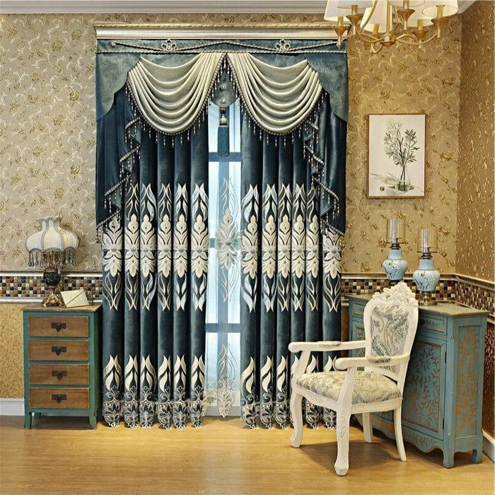 Rideau élégant aux motifs floraux pour salon, design sophistiqué avec franges, idéal pour une décoration intérieure raffinée. Accessoire décoratif ajoutant une touche de luxe et d'élégance à toute pièce. Conçu pour harmoniser avec divers styles de mobilier et se démarquer grâce à ses détails distinctifs.