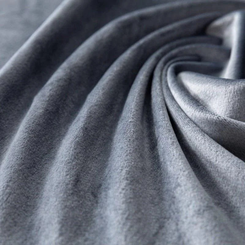 Rideau élégant gris, idéal pour ajouter une touche moderne et chic à votre intérieur. Parfait pour le salon, la chambre ou toute autre pièce, ce rideau élégant rehausse instantanément le décor. Découvrez comment ces rideaux design peuvent transformer votre espace avec sophistication et style.