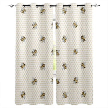 Rideaux décoratifs avec motif d'abeilles et alvéoles en nid d'abeille, parfaits pour ajouter une touche de nature et originalité à votre intérieur. Idéal pour une ambiance apaisante et chaleureuse dans un salon ou une chambre. Design moderne et élégant qui s'intègre harmonieusement dans tout type de décoration. Renouvelez votre espace avec ces rideaux tendance au style unique.