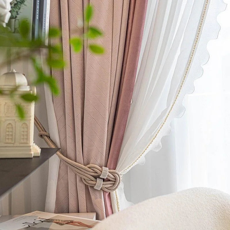 Rideaux élégants pour salon, mélange parfait de couleurs douces avec attache décorative en corde. Idéal pour ajouter une touche de sophistication à votre intérieur. Parfait pour créer une ambiance chaleureuse et accueillante dans votre pièce.