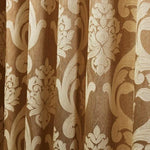Rideau de luxe brodé beige avec motifs floraux en relief, idéal pour un salon élégant ou une chambre à coucher raffinée. Ce rideau offre un équilibre parfait entre élégance et fonctionnalité, assurant intimité et style à toute pièce. Fabriqué avec des matériaux de haute qualité pour garantir une durabilité exceptionnelle.
