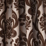 Rideau en tissu beige avec motifs floraux marron, idéal pour un décor intérieur élégant et raffiné. Ce rideau offre une ambiance chaleureuse et sophistiquée, parfait pour le salon ou la chambre à coucher. Accessoire décoratif de qualité, ce rideau ajoute une touche de luxe à votre espace.