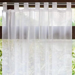 Voilage blanc élégant pour fenêtre, design moderne, laisse passer la lumière tout en préservant l'intimité, idéal pour salon ou chambre. Fixation par œillets pour installation facile. Embellissement parfait pour tout type de décoration intérieure.