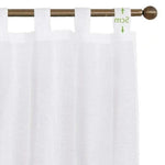 Voilage blanc simple avec œillets, idéal pour habiller élégamment vos fenêtres et réguler la luminosité intérieure. Parfait pour une ambiance lumineuse et moderne dans votre salon ou chambre. Compatible avec une tringle de 5 cm de diamètre pour une installation facile.