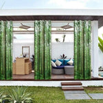 Rideaux extérieurs verts au design forestier, parfaits pour ajouter une touche naturelle à un patio moderne. Transformez votre espace extérieur avec ces élégants rideaux inspirés de la nature, idéals pour offrir de l'ombre et de la confidentialité tout en décorant votre terrasse. Créez une atmosphère relaxante et accueillante avec ces rideaux qui complètent harmonieusement tout style architectural.