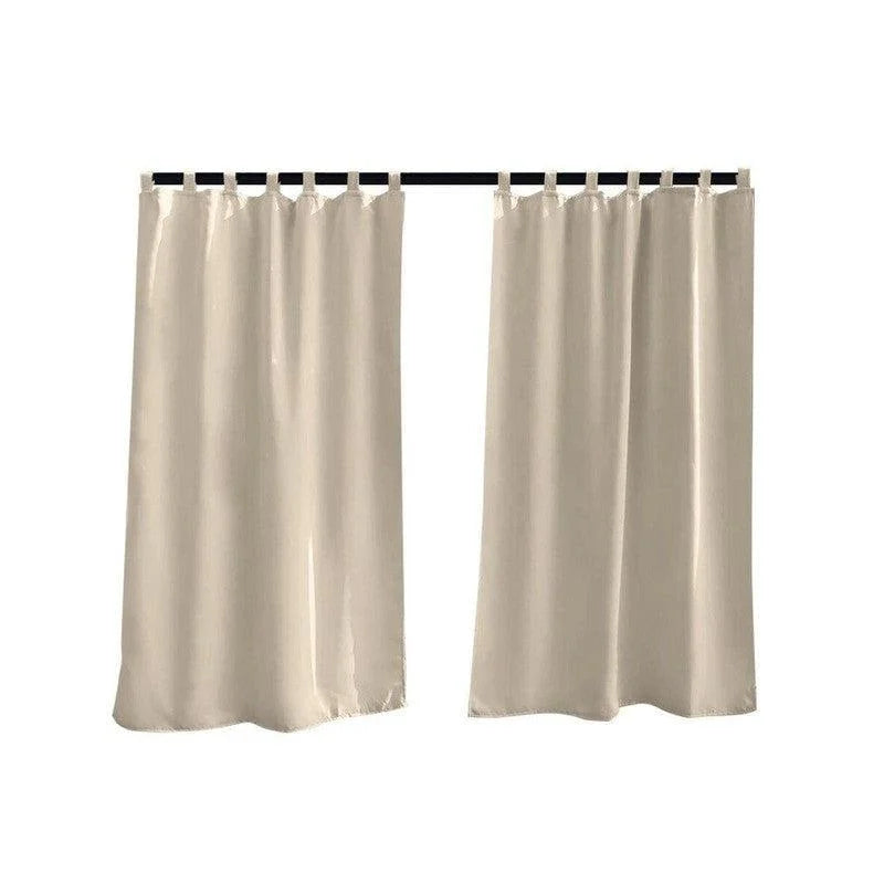 Paire de rideaux opaques beige élégants pour salon ou chambre, offrant une solution esthétique et pratique pour contrôler la luminosité et préserver l'intimité. Design moderne et sobre, adapté à tout type de décoration intérieure. Facile à installer grâce à ses passants intégrés.