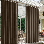 Rideau extérieur marron pour terrasse, offrant intimité et protection solaire. Idéal pour pergolas, améliore l'esthétique et le confort de votre espace extérieur, parfait pour les moments de détente en plein air. Facile à installer et résistant aux intempéries.