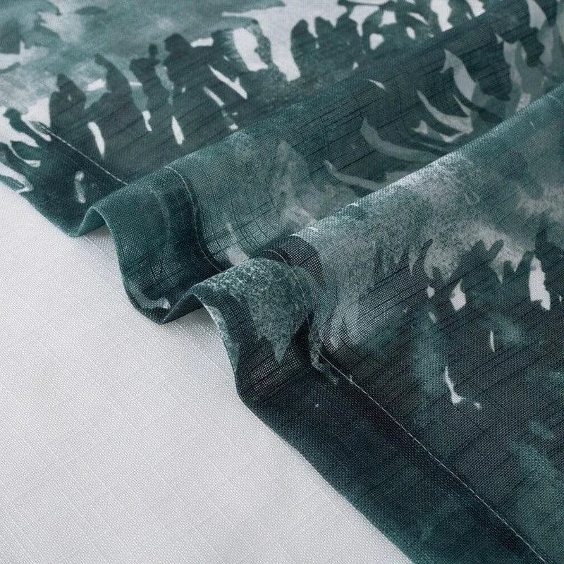Rideaux élégants avec motif artistique vert, idéal pour une décoration intérieure moderne. Transformez votre salon ou chambre à coucher en ajoutant une touche unique grâce à ces voilages raffinés. Créez une ambiance apaisante et sophistiquée avec ce design tendance et intemporel. Parfaits pour filtrer la lumière tout en préservant votre intimité.