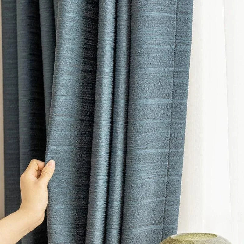 Rideau occultant bleu pour chambre ou salon, élégant et moderne, idéal pour créer une ambiance intime et tamisée, facile à installer et à entretenir.