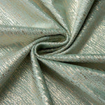 Image d'un tissu élégant aux reflets irisés, parfait pour la création de vêtements sophistiqués ou de décoration intérieure. Ce tissu offre un jeu de couleurs subtil entre des nuances de vert et des éclats métalliques, apportant une touche de luxe à vos projets créatifs. Idéal pour la confection de pièces uniques et modernes.