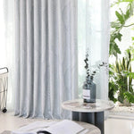 Rideau élégant avec motifs de feuilles, parfait pour ajouter une touche moderne et naturelle à votre intérieur, idéal pour le salon ou la chambre. Complément décoratif idéal pour créer une atmosphère apaisante et sophistiquée.