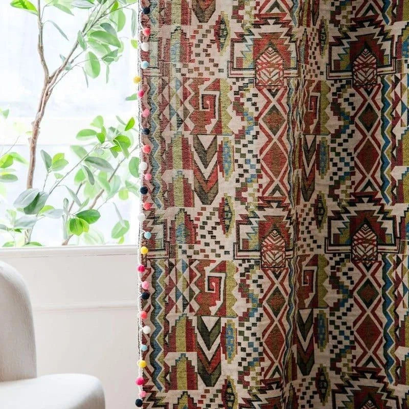 Tenture murale bohème avec motifs géométriques colorés, ajoutant une touche d'élégance exotique à votre intérieur. Parfaite pour sublimer votre décoration et créer une ambiance chaleureuse et conviviale. Style ethnique chic idéal pour personnaliser votre espace de vie.