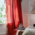 Rideaux élégants de couleur rouge pour une décoration intérieure sophistiquée et chaleureuse. Idéal pour apporter une touche de couleur et de style à votre salon ou votre chambre. Créez une ambiance intime et accueillante tout en contrôlant la luminosité de votre pièce.