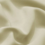 Textile beige élégant et doux, idéal pour une décoration intérieure sophistiquée. Tissu polyvalent pour vêtements, rideaux, et divers projets créatifs. Couleur neutre offrant un style intemporel et adaptabilité à différents environnements.