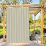 Rideau extérieur beige pour pergola, idéal pour créer de l'intimité sur la terrasse du jardin. Complément parfait pour des moments de détente en plein air, tout en préservant l'élégance de votre espace extérieur. Fonctionnel et esthétique, ce rideau s'intègre harmonieusement à votre décoration extérieure.
