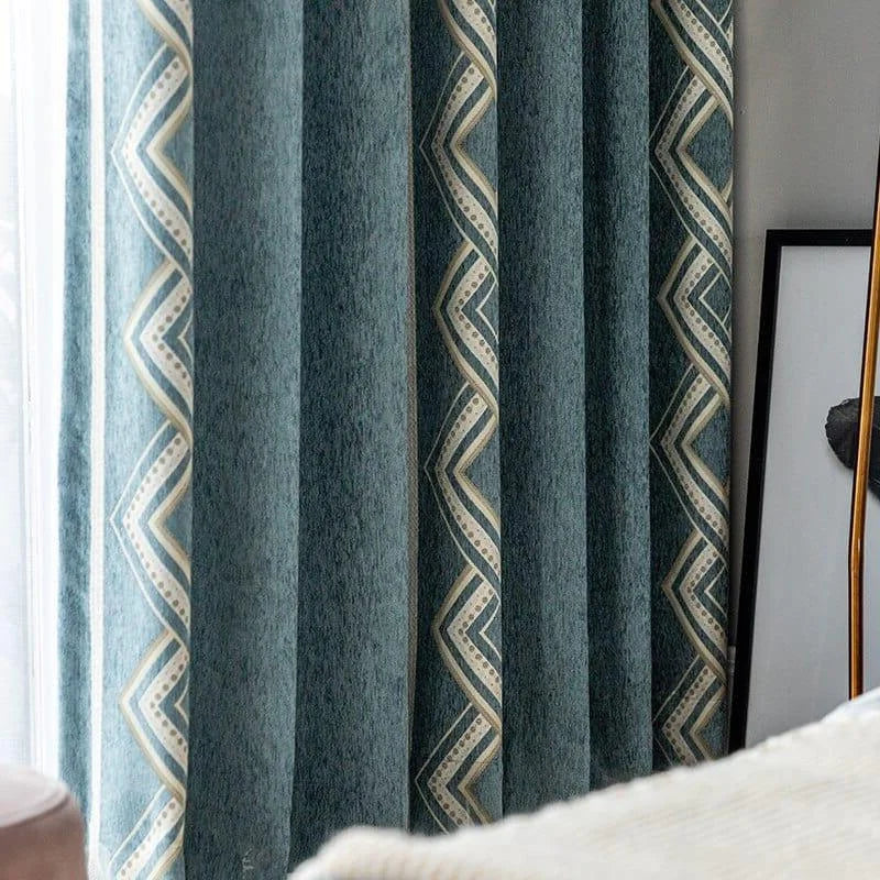 Rideaux élégants avec motif géométrique bleu et beige, parfaits pour ajouter une touche moderne et sophistiquée à votre décoration intérieure. Idéaux pour le salon ou la chambre, ces rideaux offrent une excellente combinaison de style et de fonctionnalité.