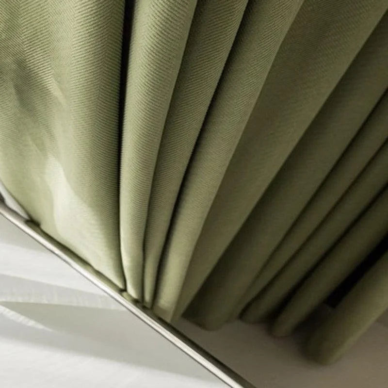 Rideau vert élégant, aspect moderne, idéal pour salon ou chambre, filtrage de la lumière, amélioration esthétique de la pièce. Parfait pour créer une ambiance chaleureuse et accueillante dans votre intérieur.
