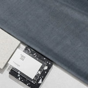 rideau moderne gris foncé opacité totale texture veloutée minimaliste plis flamands passe tringle galon