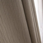 Rideau moderne beige avec texture plissée verticalement offrant une ambiance chaleureuse et élégante à votre intérieur, idéal pour salon ou chambre à coucher.