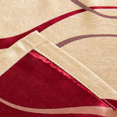 Couverture design moderne avec motifs abstraits rouges et beiges, idéale pour ajouter une touche élégante à la décoration intérieure. Parfaite pour le salon ou la chambre à coucher.