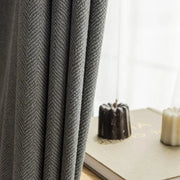 rideaux moderne gris noir blanc cassé chevron opaques transparence minimalisteintérieur bougies livre