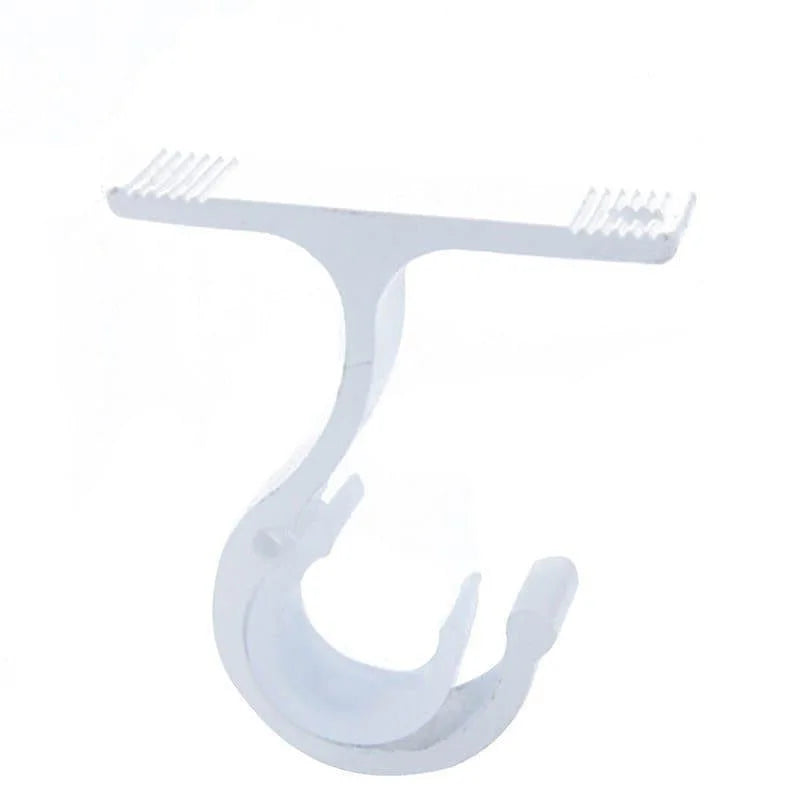 Crochet pratique pour suspension de rideau de douche, optimisé pour une installation facile et un maintien sécurisé des accessoires de salle de bain. Design simple et fonctionnel, idéal pour les espaces modernes.