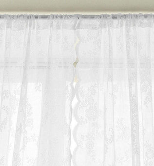 Rideau décoratif blanc avec motifs floraux délicats, idéal pour ajouter une touche élégante et lumineuse à votre intérieur. Ce modèle s'adapte facilement à tout type de fenêtre, offrant une ambiance chaleureuse et raffinée. Parfait pour le salon, la chambre ou la salle à manger, il transforme votre espace en un havre de paix.