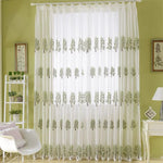 Rideau décoratif avec motifs d'arbres, idéal pour un salon ou une chambre moderne. Ce rideau lumineux apporte une touche naturelle et élégante à l'intérieur. Convient parfaitement aux espaces nécessitant une ambiance douce et apaisante. Accessoire de décoration incontournable pour ceux cherchant à harmoniser leur intérieur avec des éléments inspirés de la nature.